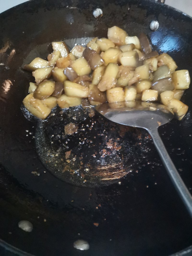 Detailed Steps for Quick and Low-Oil Green Pepper and Eggplant Stir-Fry