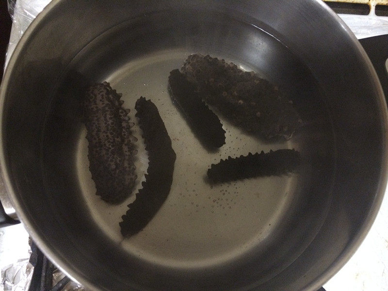 Steps for making soaked sea cucumber