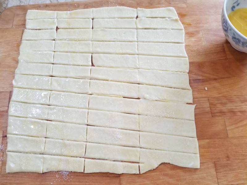 Steps for Cooking Almond Puff Pastry Sticks