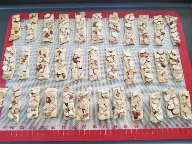 Steps for Cooking Almond Puff Pastry Sticks