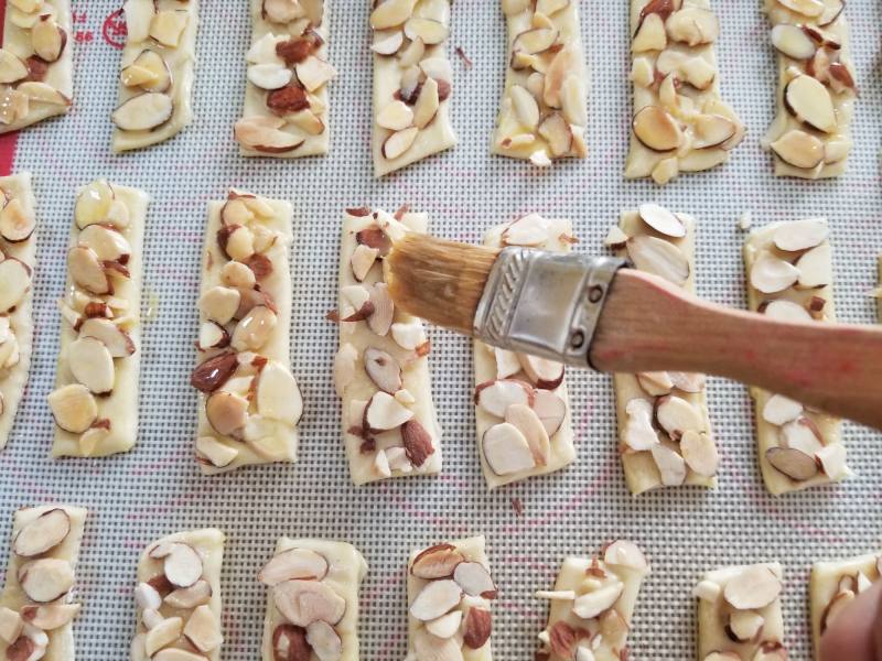 Steps for Cooking Almond Puff Pastry Sticks