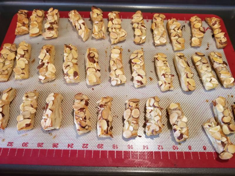 Steps for Cooking Almond Puff Pastry Sticks