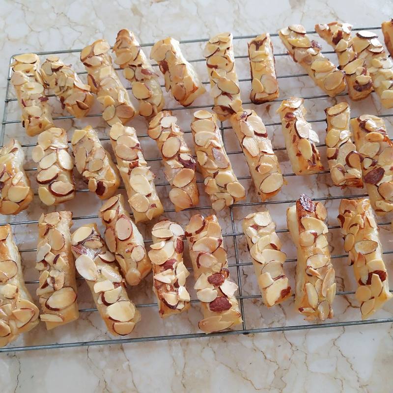 Steps for Cooking Almond Puff Pastry Sticks