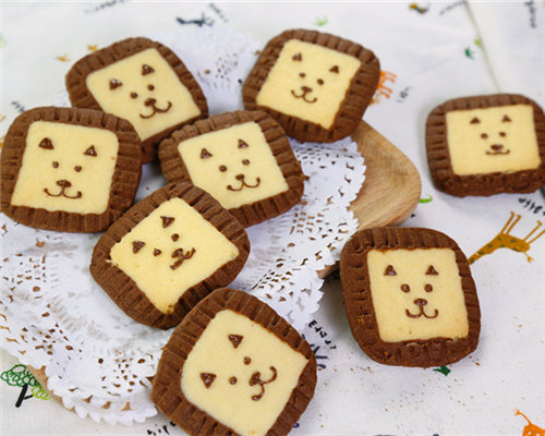 Steps for Making Shaped Cookies (Lion Cookies)