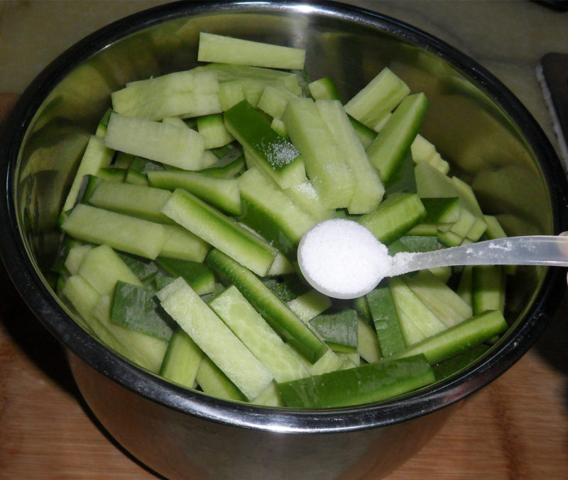 Steps for Making Spicy and Flavorful Dried Radish Slices