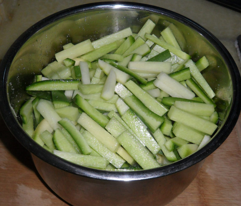 Steps for Making Spicy and Flavorful Dried Radish Slices