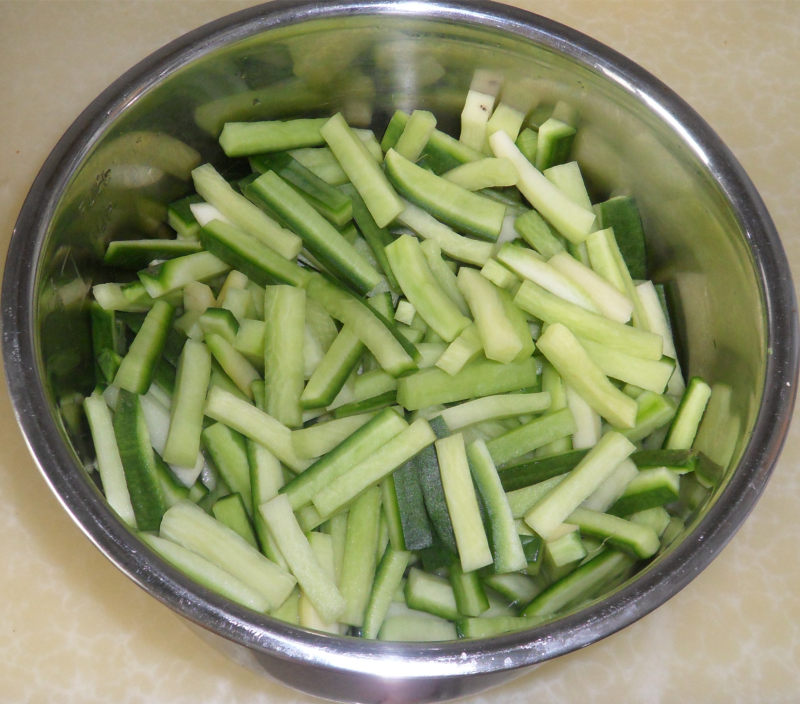 Steps for Making Spicy and Flavorful Dried Radish Slices