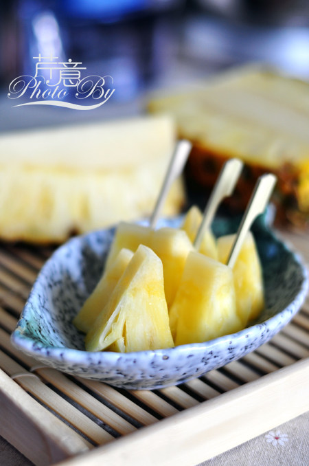 Pineapple Peeling Tips