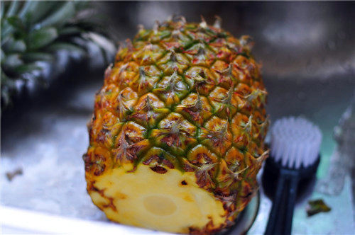 Pineapple Peeling Tips Step-by-Step