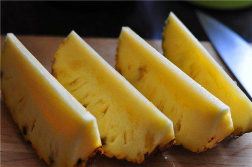 Pineapple Peeling Tips Step-by-Step