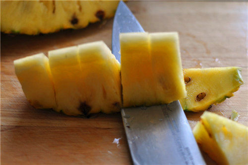 Pineapple Peeling Tips Step-by-Step