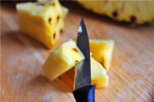 Pineapple Peeling Tips Step-by-Step