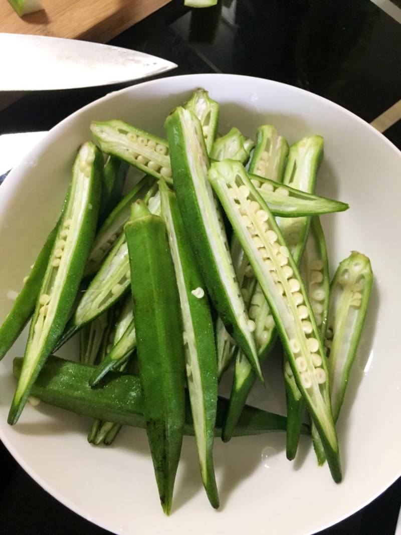 Steps for Cooking Steamed Minced Meat with Okra