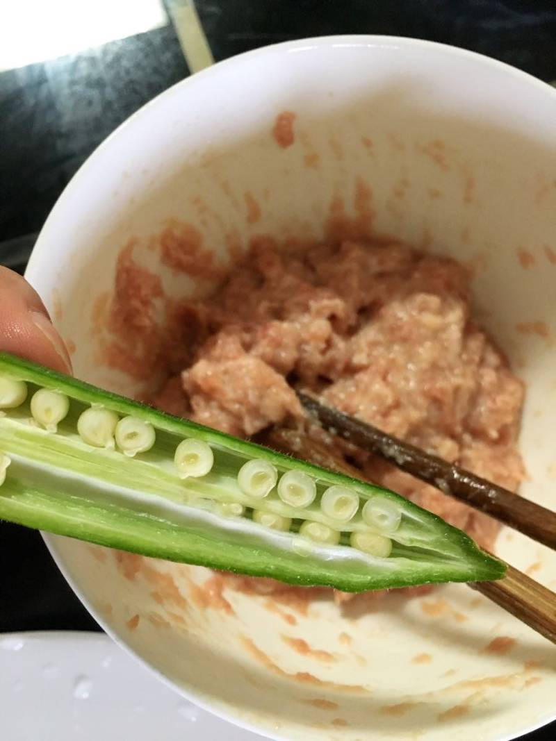 Steps for Cooking Steamed Minced Meat with Okra