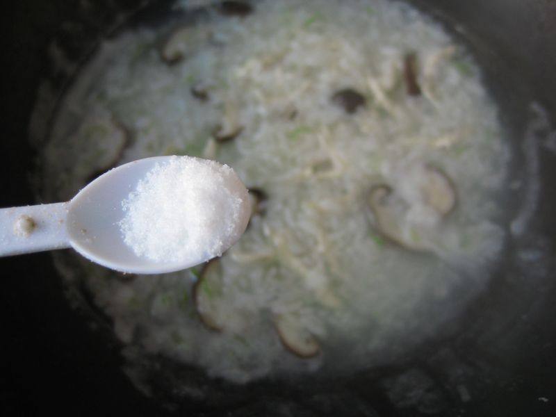 Steps for Making Chicken and Mushroom Congee