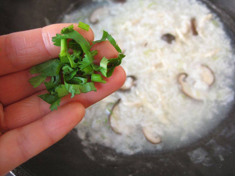 Steps for Making Chicken and Mushroom Congee