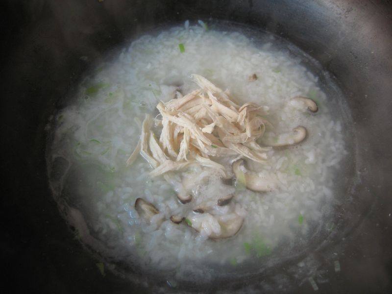 Steps for Making Chicken and Mushroom Congee