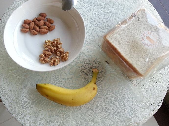 Steps for Making Banana Nut Sandwich