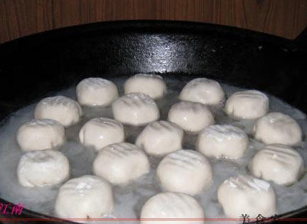 Steps for Making Pork Pan-fried Buns