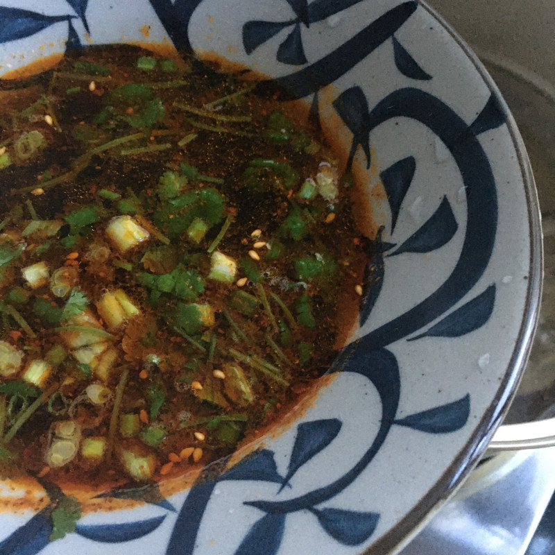 Steps for Making Spicy and Sour Enoki Mushroom Noodles