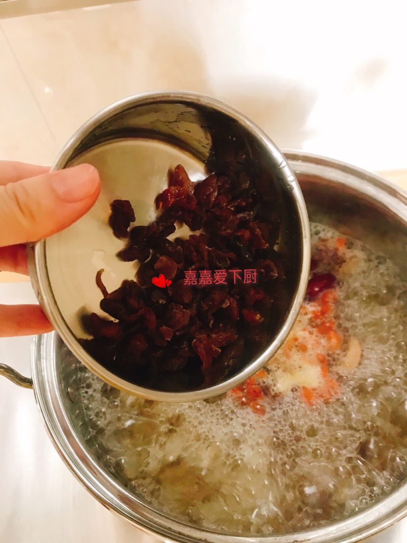 Detailed Steps for Cooking Super Multi-Ingredient Peach Gum Sweet Soup for Beautiful Skin