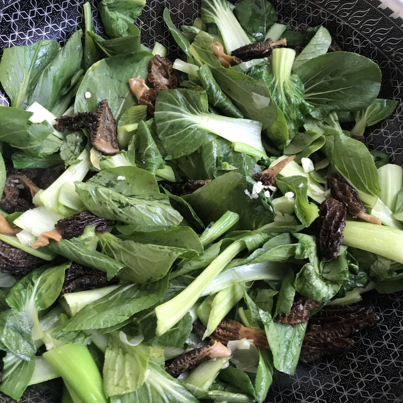 Steps for cooking Sautéed Qingcai with Morel Mushrooms