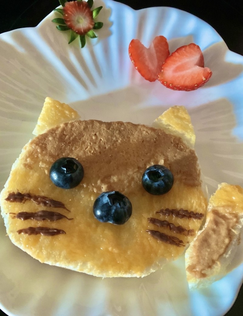 Steps for Making Peanut Butter Toast with Cute Cat Shape