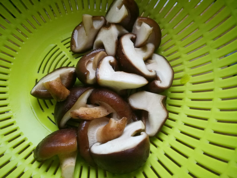 Steps to Cook Shiitake Mushroom with Canola