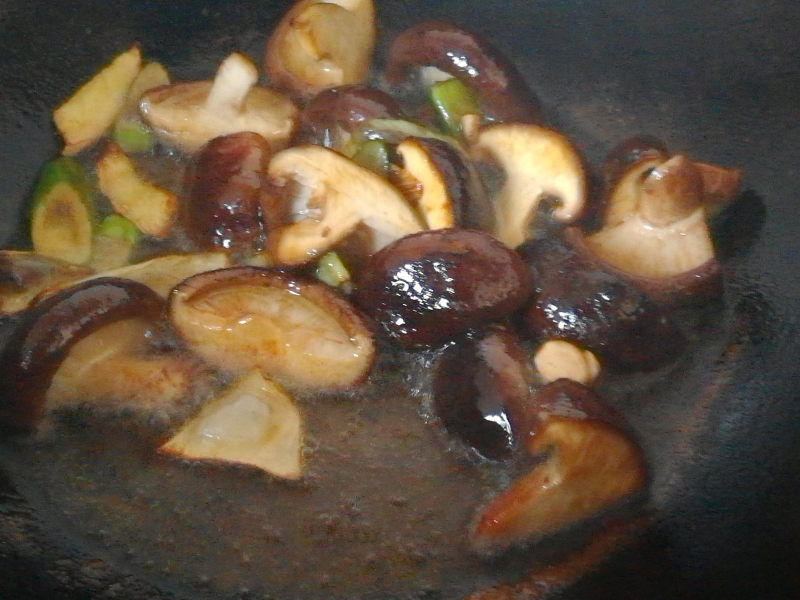 Steps to Cook Shiitake Mushroom with Canola