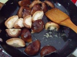 Steps for Making Shiitake Mushroom and Gluten Puffs