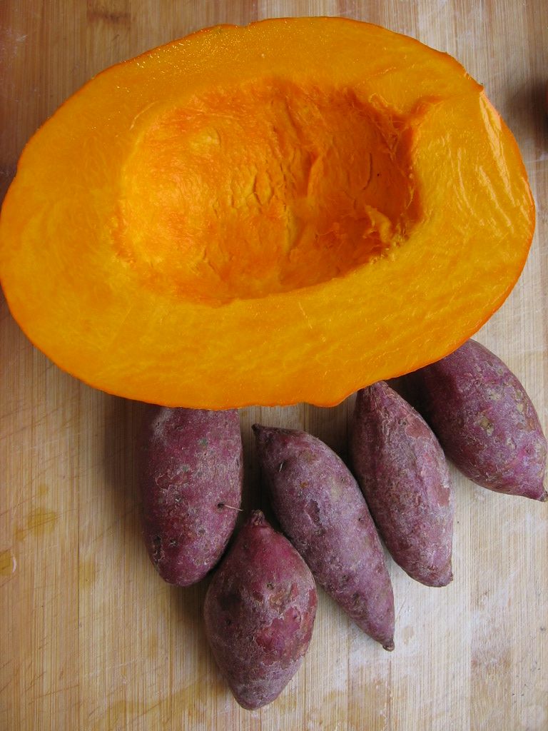 Pumpkin and Purple Sweet Potato Sweet Soup - Bringing the Flavor of Sweet Potato to Pumpkin: Cooking Steps