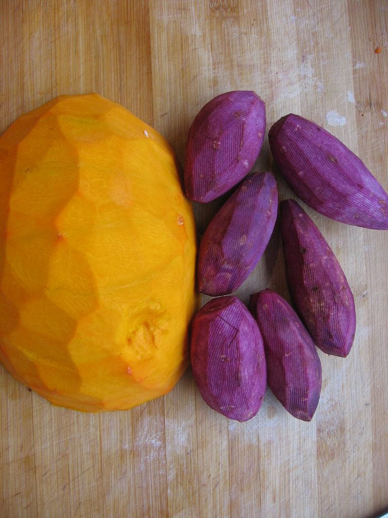 Pumpkin and Purple Sweet Potato Sweet Soup - Bringing the Flavor of Sweet Potato to Pumpkin: Cooking Steps