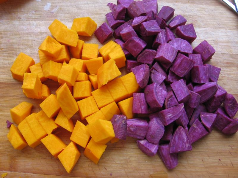 Pumpkin and Purple Sweet Potato Sweet Soup - Bringing the Flavor of Sweet Potato to Pumpkin: Cooking Steps