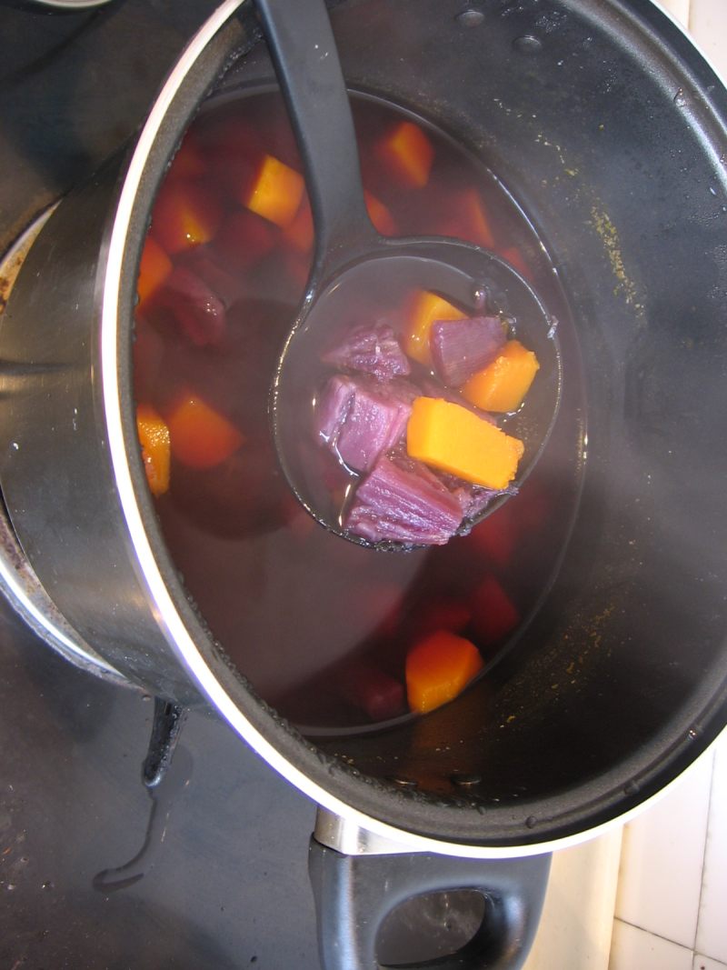 Pumpkin and Purple Sweet Potato Sweet Soup - Bringing the Flavor of Sweet Potato to Pumpkin: Cooking Steps