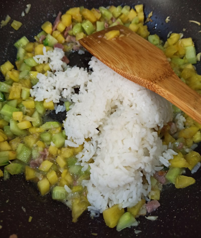 Steps for Making Garlic Olive Oil Bacon Fried Rice