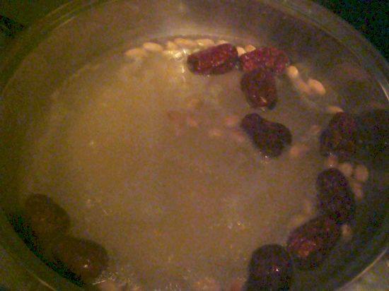 Steps for Cooking Blood-nourishing and Beauty-enhancing Porridge