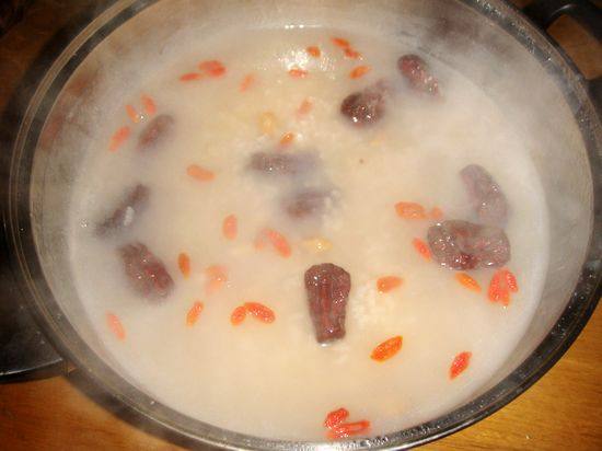 Steps for Cooking Blood-nourishing and Beauty-enhancing Porridge