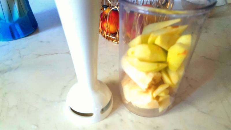 Steps for Making Banana Apple Smoothie