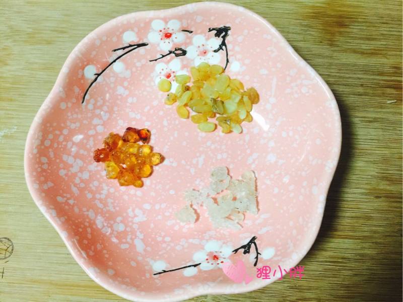 Steps for Cooking Snow Swallow, Peach Gum and Soap Rice Porridge