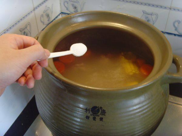 Step-by-Step Guide to Making Must-Try Autumn Soup: Corn, Carrot, and Pork Bone Stew