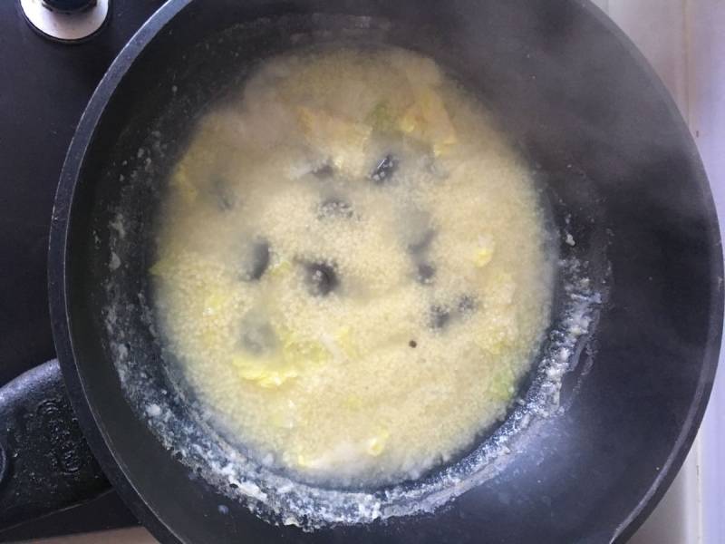 Steps for Making Sea Cucumber and Millet Porridge