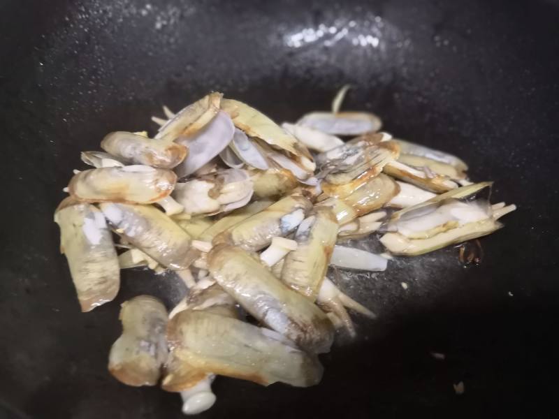 Detailed Steps for Spicy Version - Stir-Fried Clams