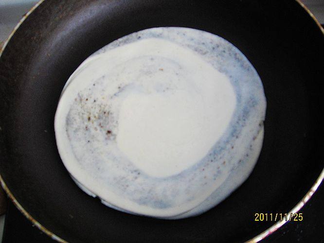 Steps for Making Black Sesame Red Sugar Pancake