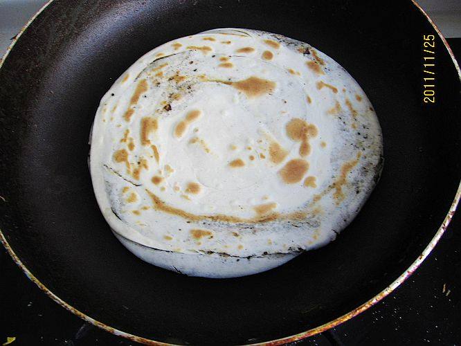 Steps for Making Black Sesame Red Sugar Pancake