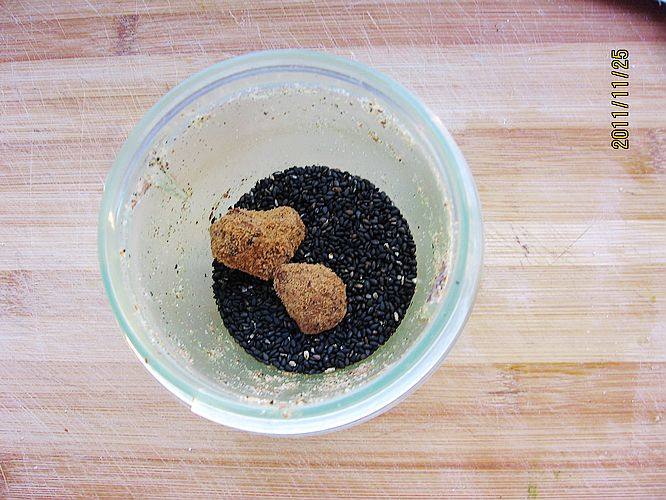 Steps for Making Black Sesame Red Sugar Pancake