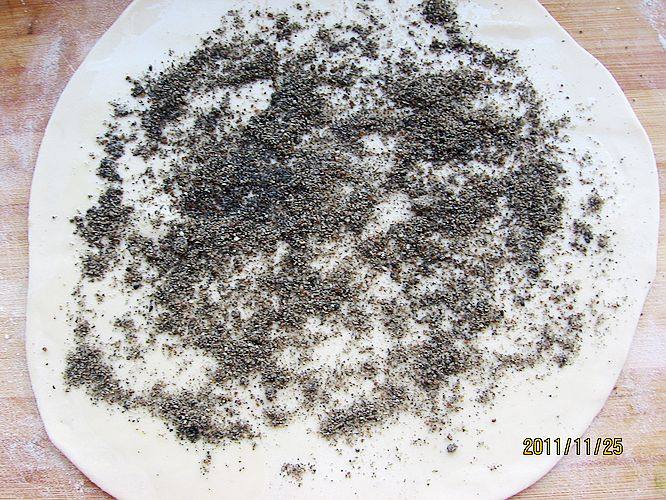 Steps for Making Black Sesame Red Sugar Pancake