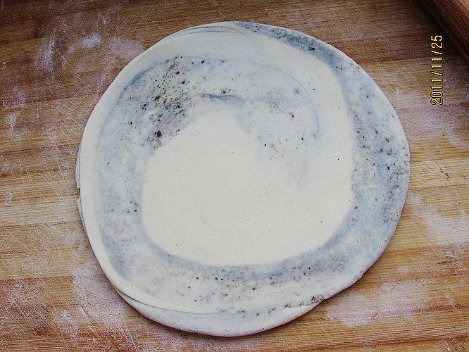 Steps for Making Black Sesame Red Sugar Pancake