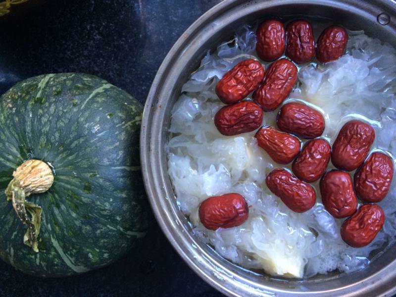 Steps for Making Pumpkin Red Dates and Tremella Soup