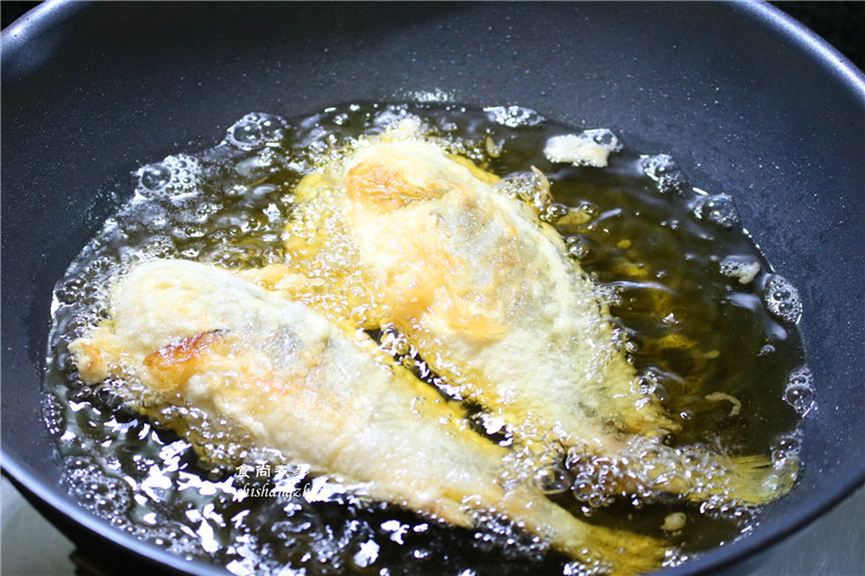 Steps for Making Deep-Fried Yellow Croaker