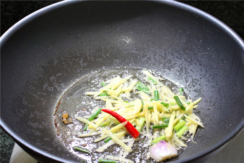 Steps for Making Deep-Fried Yellow Croaker